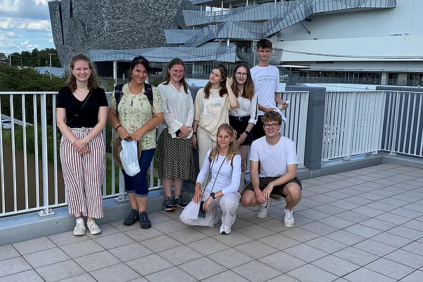 Gruppenbild vor Kulturmuseum Kadokawa