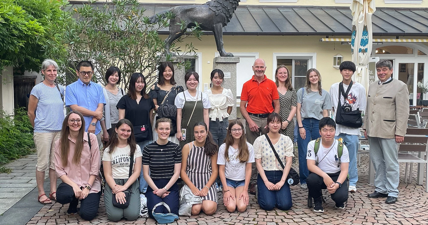 Gruppenbild Begrüßung der japanischen Jugendgruppe in Wolfratshausen