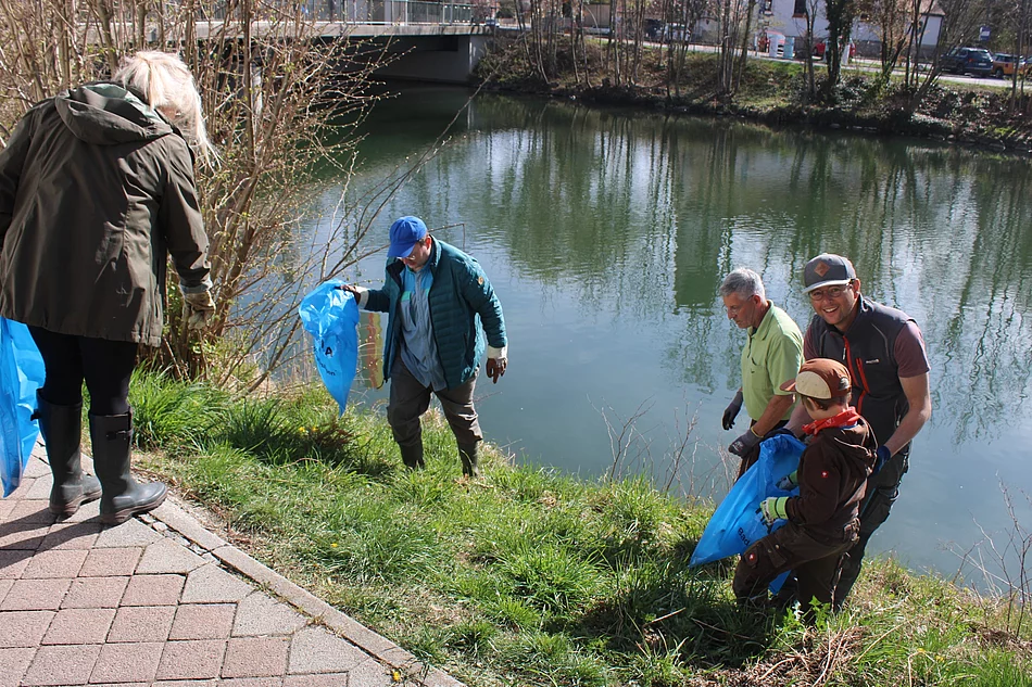 Helfende beim Ramadama 2025 in Wolfratshausen 