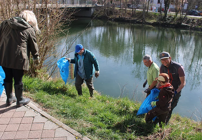 Helfende beim Ramadama 2025 in Wolfratshausen 