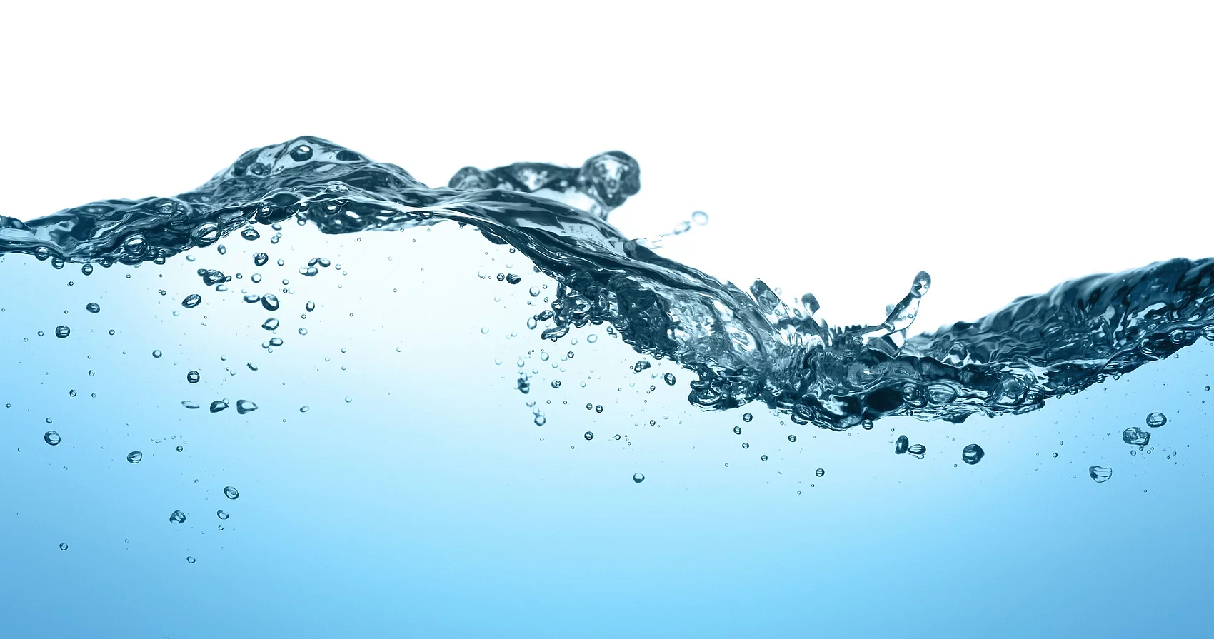 Symbolbild Wasser mit kleiner Welle