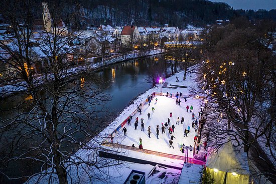 Beleuchtete Eisfläche