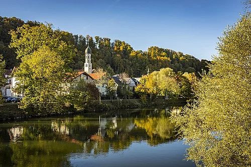 Ansicht Altstadt im von der alten Floßlände im Herbst
