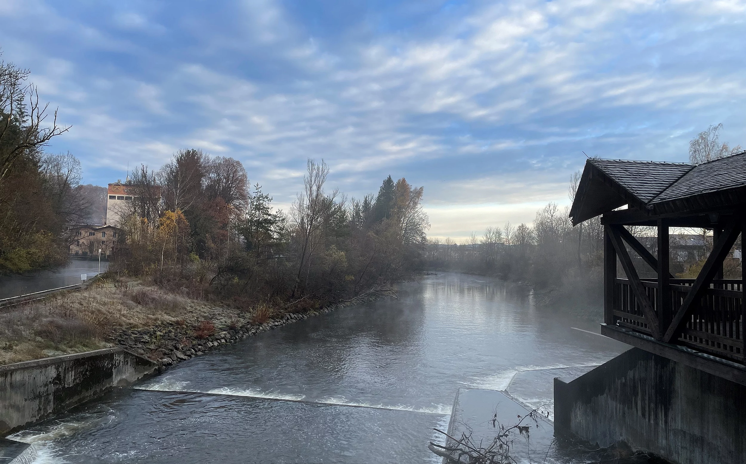 Kastenmühlwehr an einem Novembermorgen