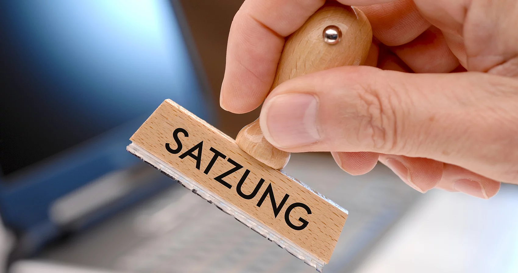 Symbolbild Stempel mit Aufdruck Satzungen