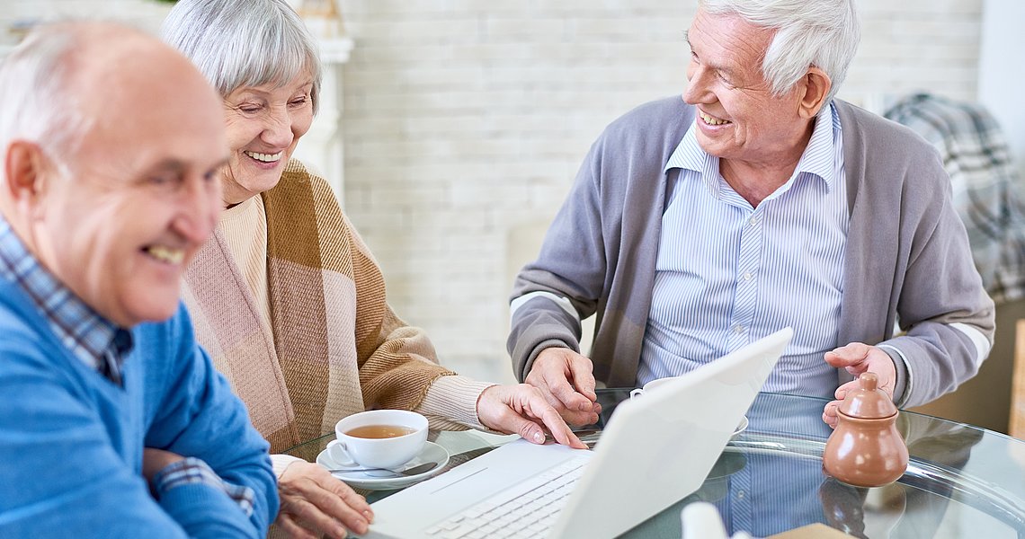 Symbolbild Senioren vor dem Laptop