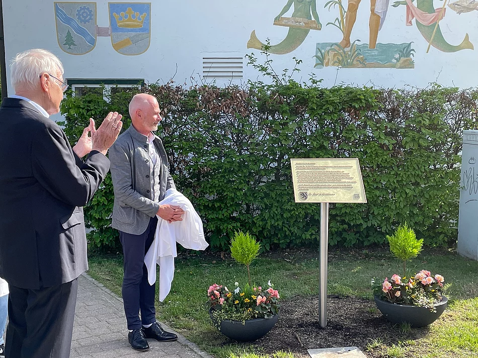 Enthüllung der Gedenktafel zum 30.04.1944