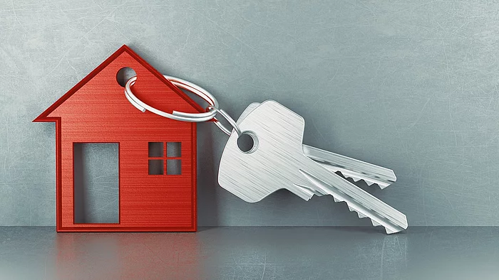 roter Schlüsselanhänger mit Hautürschlüssel