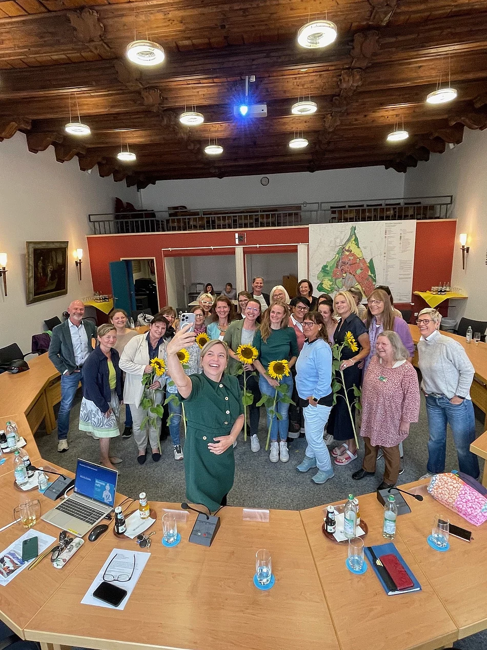 Katha Schulze im Rathaus Wolfrasthausen Katha Schulze im Rathaus Wolfrasthausen