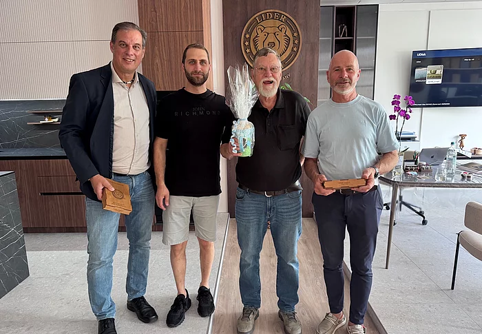 Zu Besuch bei Lider v. l.: Wirtschaftsförderer Carsten Reichel, Artem Bahdasarian, Peter Ringer, Erster Bürgermeister Klaus Heilinglechner