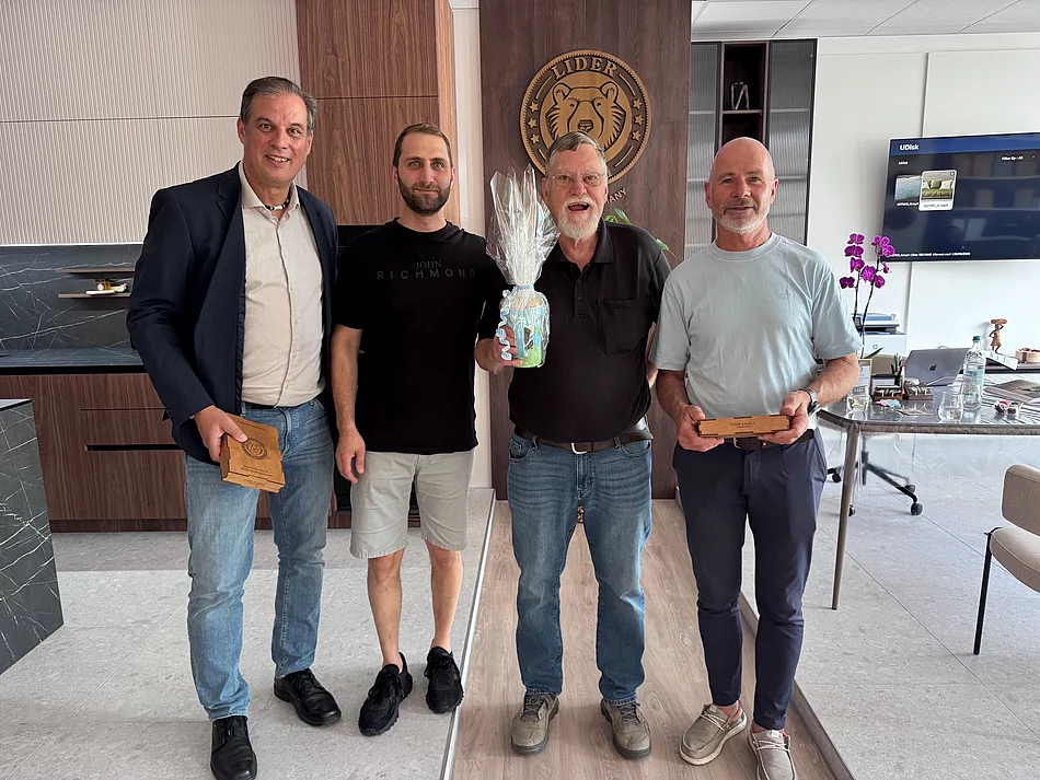 Zu Besuch bei Lider v. l.: Wirtschaftsförderer Carsten Reichel, Artem Bahdasarian, Peter Ringer, Erster Bürgermeister Klaus Heilinglechner