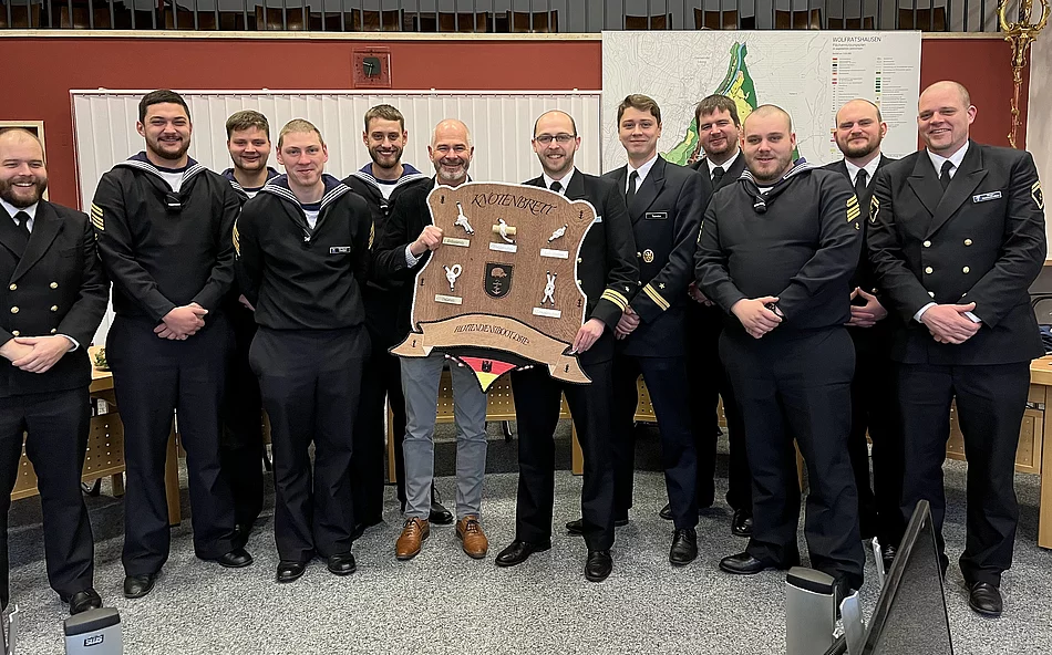 Gruppenbild mit Besatzung der Oste 