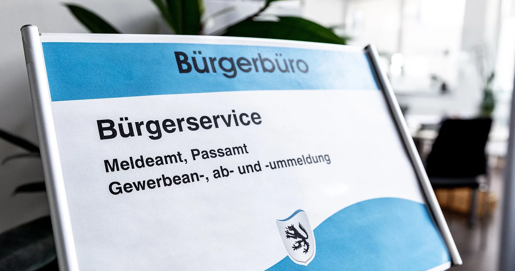 Symbolbild Schild im Bürgerbüro