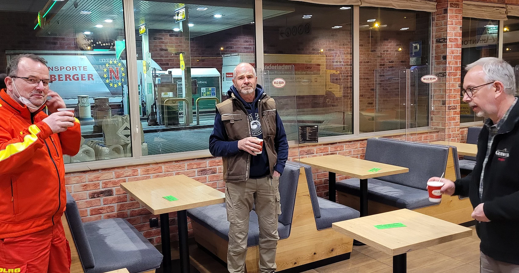 Robert Klingel (DLRG), Bürgermeister Klaus Heilinglechner und Stadtrat Peter Lobenstein.