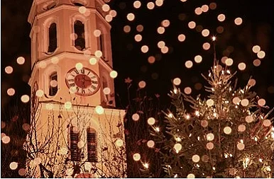 St. Andreas mit Christbaum