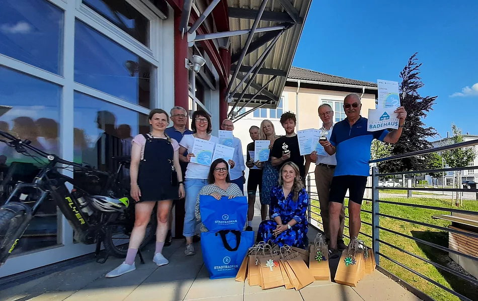 Abschlussveranstaltung Stadtradeln Gruppensieger mit Urkunde und Preisen