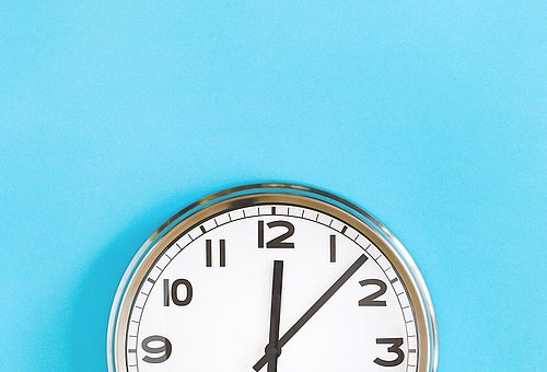 Symbolbild Uhr für Öffnungszeiten