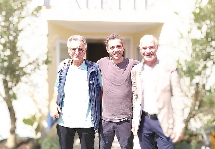 Eismanufaktur Paletti von rechts: Wirtschaftsreferent Helmut Forster, Inhaber Mirko Sonego und 1. Bürgermeister Klaus Heilinglechner