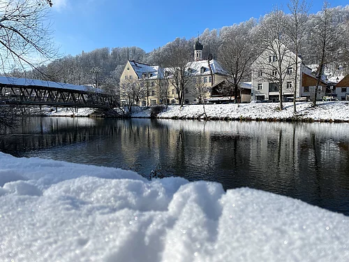 Loisachufer mit Schnee