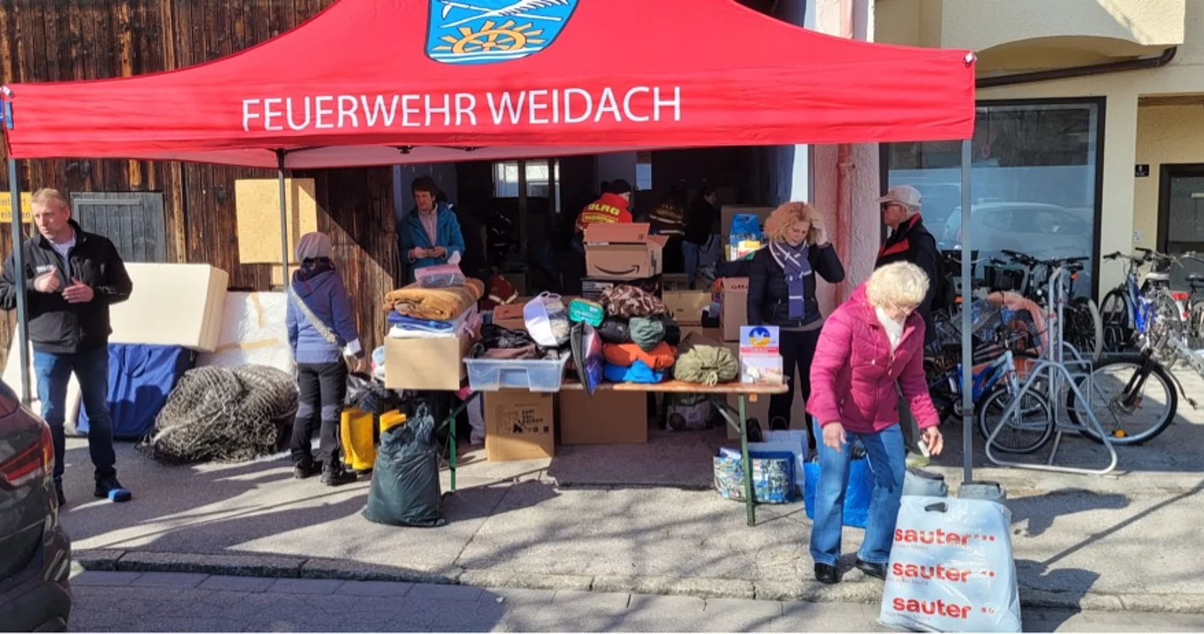 Rotes Zelt der Freiwilligen Feuerwehr Weidach