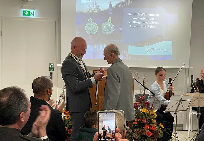 Bürgermedaille für Hans Reiser