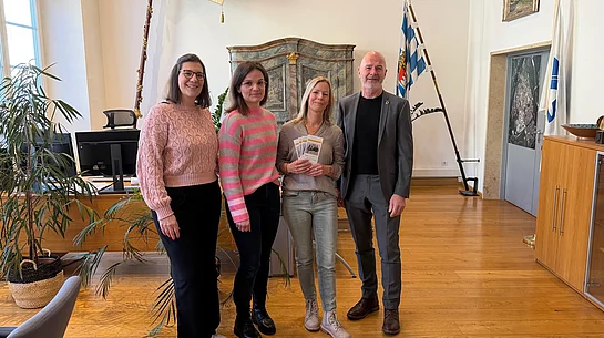 Gruppenbild Bürgermeister mit Mitarbeiterinnen