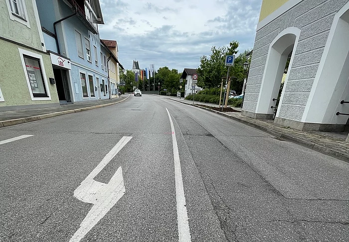 Einseitige Sperrung der Bahnhofstraße wegen Sanierungsarbeiten