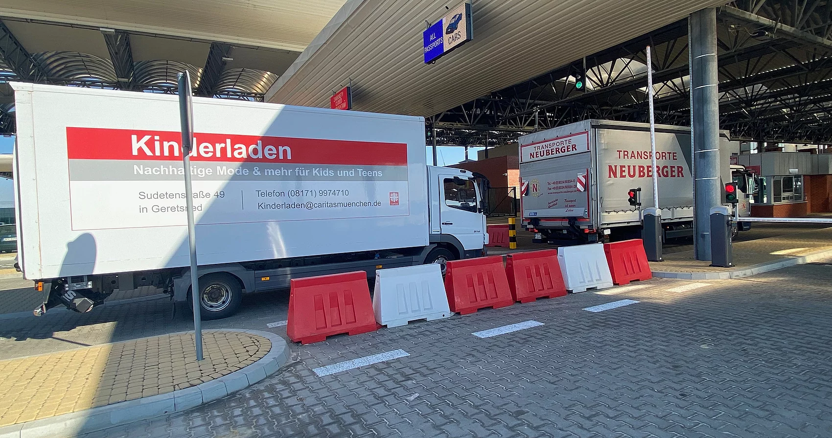 LKWs am Grenzübergang zur Ukraine 